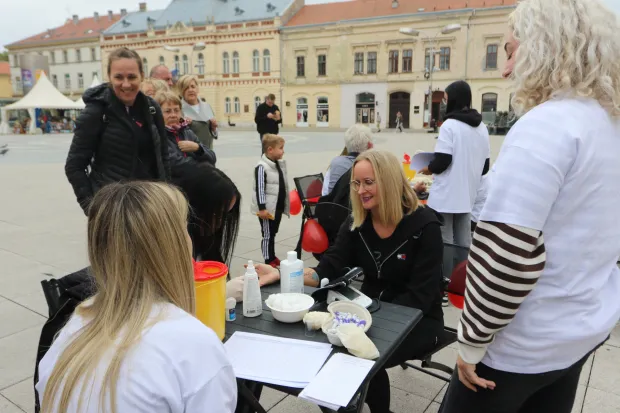 Osijek, 28. 09. 2025, Trg Ante Starčevića, Svjetski dan srca, javno zdravstvena akcija.snimio GOJKO MITIĆ