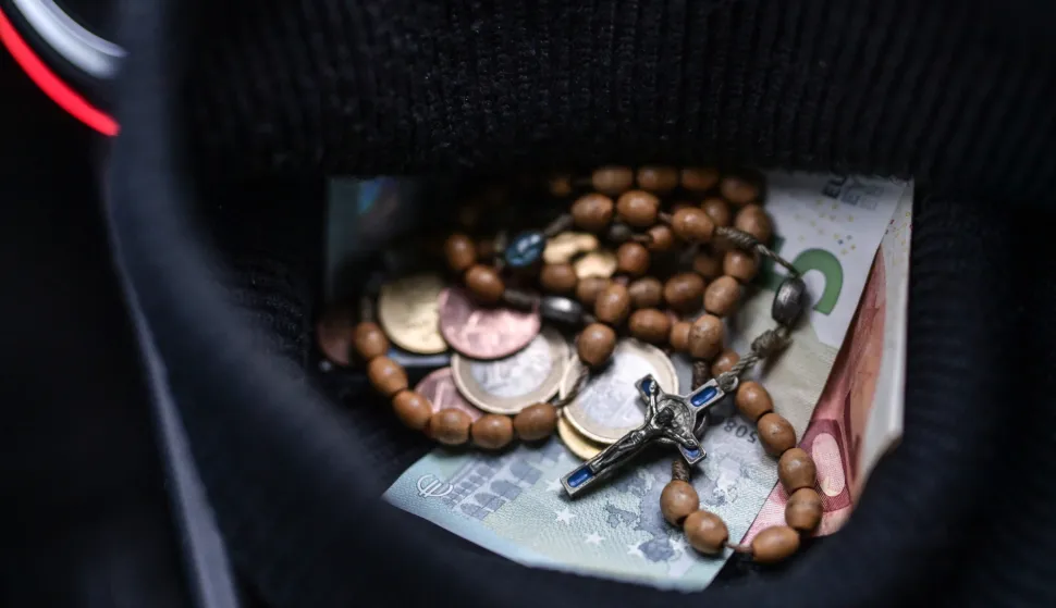 19.01.2023., Zagreb - Milodar u crkvama u eurima. Photo: Igor Soban/PIXSELL