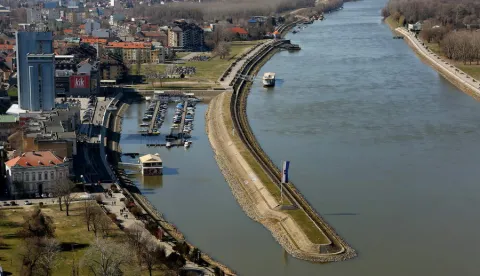 snimio Davor KIBEL,Osijek, 04.03.2017.  Osijek iz zraka, Zimska luka, pic luke, promenada, rijeka Drava