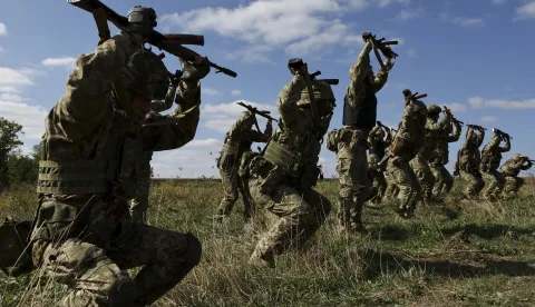 epa12408710 A handout picture made available by the press service of the 65th Separate Mechanised Brigade of Ukrainian Armed Forces shows servicemen of the 65th Separate Mechanised Brigade attending their tactical training at an undisclosed place in the Zaporizhzhia region, Ukraine, 26 September 2025, amid the ongoing Russian invasion. Russian troops entered Ukrainian territory on 24 February 2022, starting a conflict that has provoked destruction and a humanitarian crisis. EPA/Press service of the 65th Mechanized Brigade HANDOUT HANDOUT HANDOUT EDITORIAL USE ONLY/NO SALES