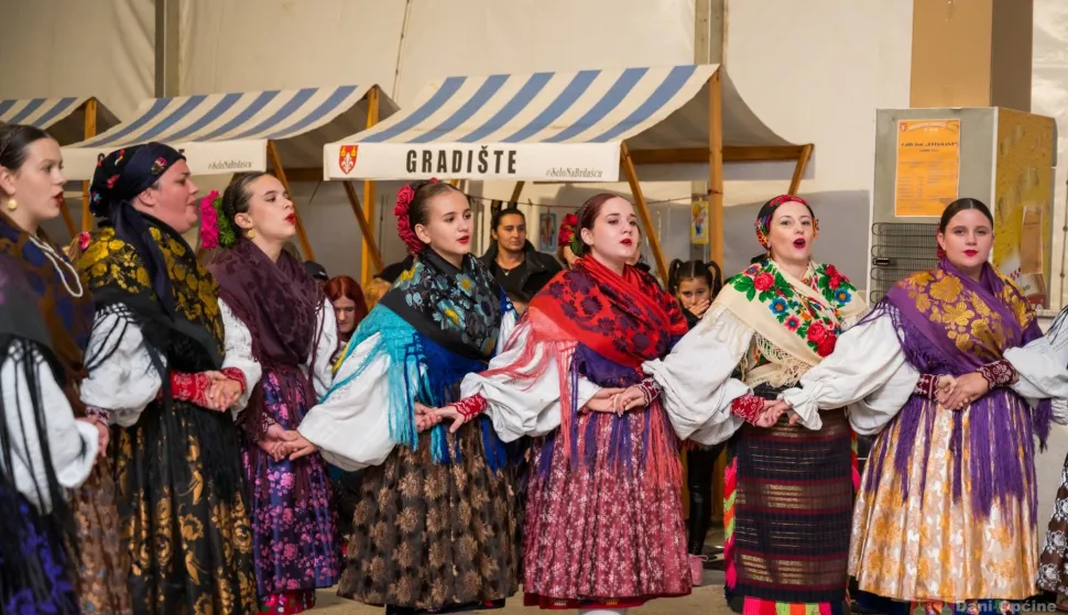 U programu i smotra folklorafoto: Dani Općine Gradište