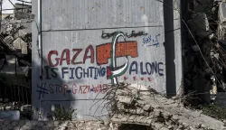 epa12393357 A graffiti on a wall reading 'Gaza is fighting alone' among destroyed buildings in Gaza City, Gaza Strip, 19 September 2025 (issued 20 September 2025). More than 65,200 Palestinians have been killed in the Gaza Strip since October 2023, according to the Palestinian Ministry of Health, and about 1,200 Israelis have been killed since the launch of an Israeli military campaign in response to a cross-border attack by Hamas on 07 October 2023. EPA/MOHAMMED SABER