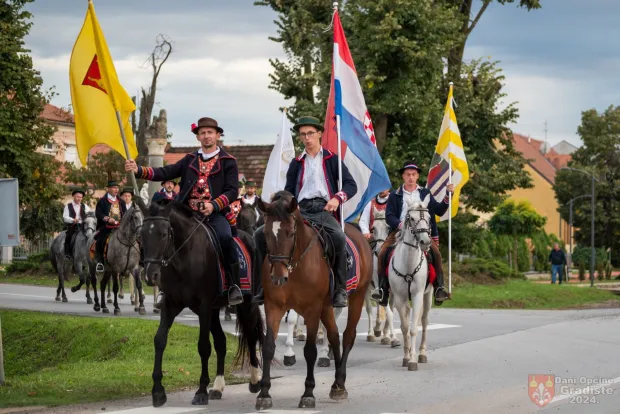 Povorka zaprega i jahača 2024.foto: Dani Općine Gradište