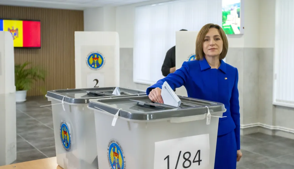 epa12411983 Moldova's President Maia Sandu casts her ballot at a polling station in Chisinau, Moldova, 28 September 2025. Moldova holds parliamentary elections on 28 September, in a high-stakes vote that will determine whether the country continues on its pro-European path. EPA/DUMITRU DORU