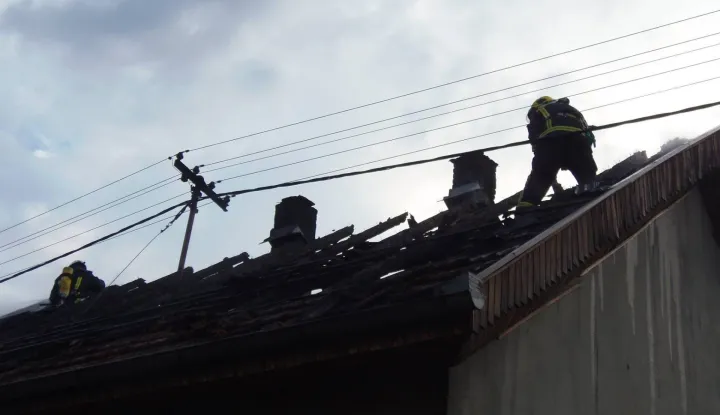 Udar groma zapalio krovište kuće u Požegi