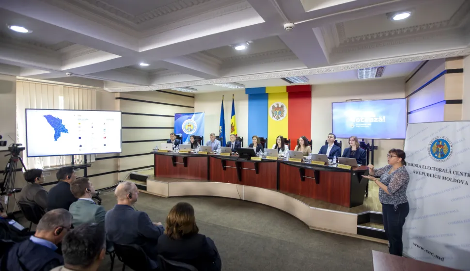 epa12414004 Members of the Central Electoral Commission attend a press conference to announce the preliminary results in the parliamentary election in Chisinau, Moldova, 29 September 2025. The Central Electoral Commission will validate the results of the parliamentary election held on 28 September, won by the Action and Solidarity Party (PAS) with more than 791,042 voters, or 50.16 percent. EPA/DUMITRU DORU