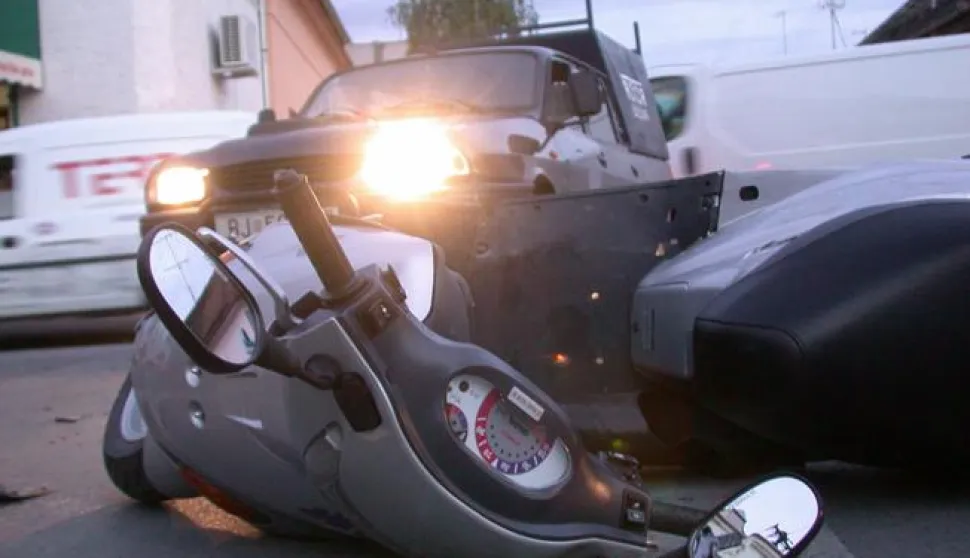 nesreća moped za crnu kroniku------crna3 st