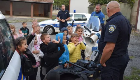Gosti Interventne policije Policijske uprave požeško-slavonske u Kutjevu, bila su djeca dječjeg vrtića "Grozdić" iz Kutjeva