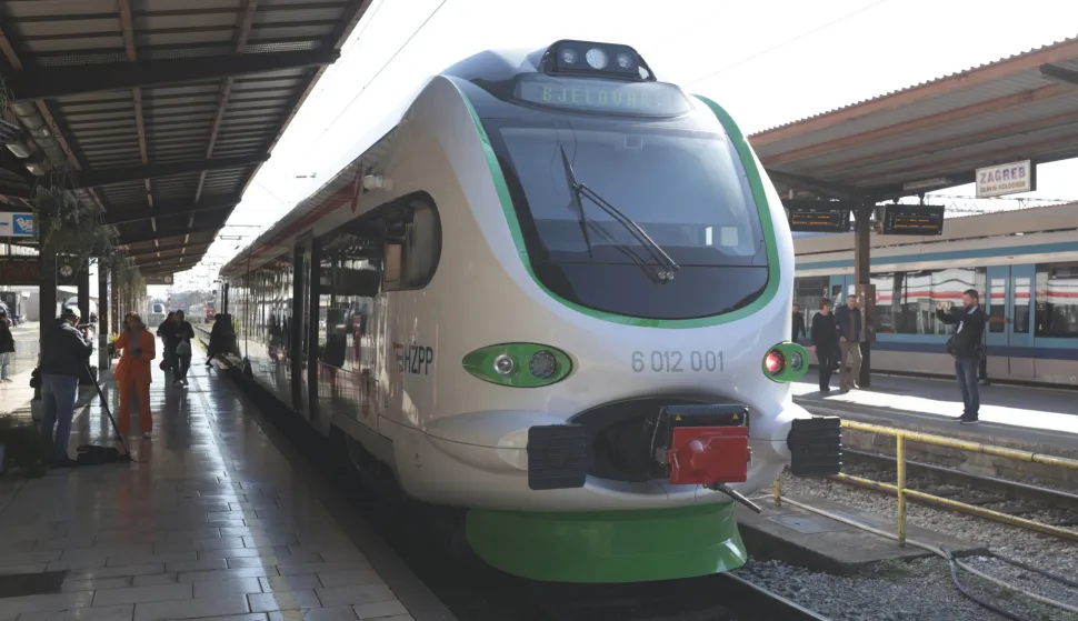 Zagreb, 29.09.2025.- Puštanje u promet prvog baterijskog vlaka u Hrvatskoj, što će se obilježiti redovnom vožnjom na relaciji Zagreb-Vrbovec-Bjelovar.foto HINA/ Admir BULJUBAŠIĆ/ abu