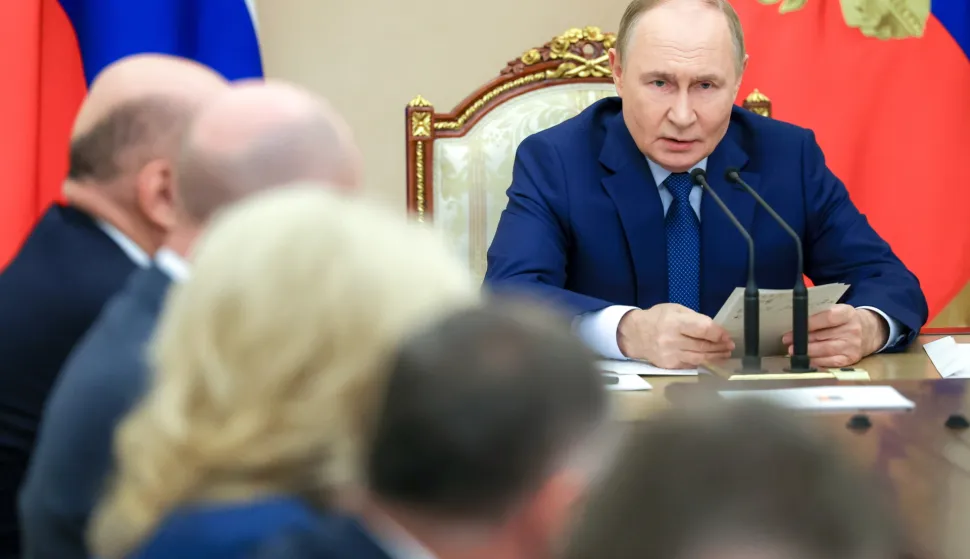 epa12380833 Russian President Vladimir Putin holds a meeting on economic issues at the Kremlin in Moscow, Russia, 15 September 2025. EPA/VYACHESLAV PROKOFYEV/SPUTNIK/KREMLIN POOL MANDATORY CREDIT