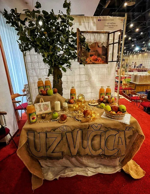 POREČ - RUJAN 2025. - Štand Zadruge Vučice u Poreču