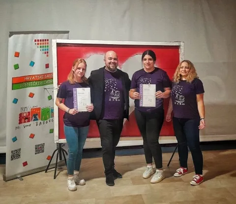 POREČ - RUJAN 2025. - Zadrugarke GAbriela i lucija s profeosrom Kufnerom i voditeljicom Prpić-Lulić