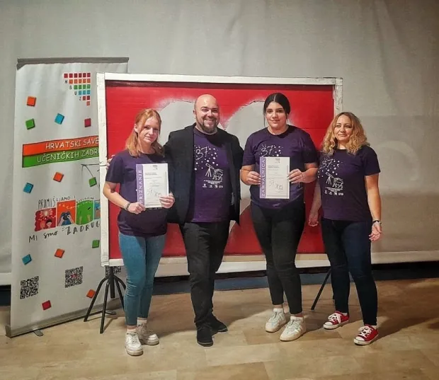 POREČ - RUJAN 2025. - Zadrugarke GAbriela i lucija s profeosrom Kufnerom i voditeljicom Prpić-Lulić