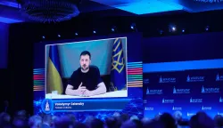 epaselect epa12414071 Ukrainian President Volodymyr Zelensky (on the screen) speaks during the opening debate of the Warsaw Security Forum in Warsaw, Poland, 29 September 2025. The two-day international conference is dedicated to European and global security and is attended by politicians, military officials, and security experts from 80 countries at the DoubleTree by Hilton Hotel in Warsaw. EPA/LESZEK SZYMANSKI POLAND OUT