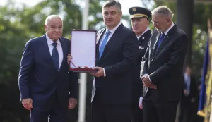 Bregana, 29.09.2025 - Predsjednik RH i vrhovni zapovjednik Oružanih snaga Republike Hrvatske Zoran Milanović upriličio je svečani prijam u povodu obilježavanja Dana policije na kojemu je uručio odlikovanja umirovljenim i djelatnim pripadnicima Ministarstva unutarnjih poslova te počasne činove. Na fotografiji Zooran Milanović. foto HINA/ Daniel KASAP/ dk