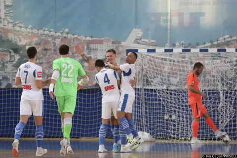 29.09.2025., Makarska - Utakmica finala Superkupa Hrvatske izmedju ekipa Novo vrijeme i Osijek Kandit. Jeremy Bukovec i Attos Cristhian Mendes Da Silva Photo: Ivo Cagalj/PIXSELL