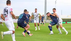 28.09.2025., Gradski stadion, Velika Gorica - SuperSport HNL, 08. kolo, HNK Gorica - NK Osijek. Arnel Jakupovic i Marijan Cabraja Photo: Goran Stanzl/PIXSELL