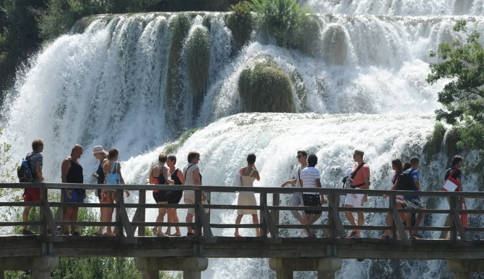 07.08.2013., Nacionalni park Krka - Turisti i lijepe djevojke okupirali su Slapove Krke u potrazi za osvjezenjem od nesnosnih vrucina. Photo: Hrvoje Jelavic/PIXSELL