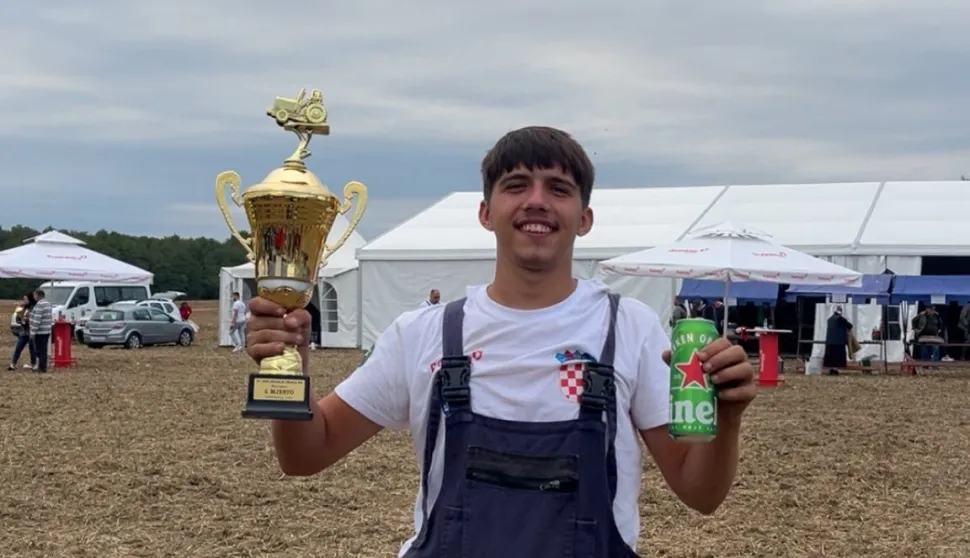 BERAKDavid Aleksa iz Berka je kao pobjednik županijskog natjecanja orača održanog u srpnju u Cerni nastavio uspje&scaron;an niz i na državnom natjecanju ostvario novi uspjeh. Naime, na 21. Natjecanju u oranju Republike Hrvatske u Koprivnici 19-godi&scaron;nji David je u kategoriji plugova ravnjaka zauzeo treće mjesto.2025.