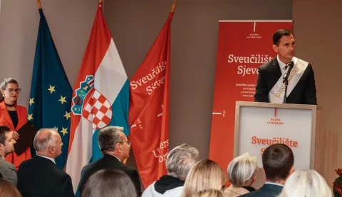 Varaždin, 1. listopada 2025. – Na svečanoj sjednici Senata Sveučilišta Sjever, rektor prof. dr. sc. Marin Milković dodijelio je počasni doktorat prof. dr. sc. Draganu Primorcu, istaknutom znanstveniku, sveučilišnom profesoru i humanitarcu, za njegov izniman i svjetski priznati doprinos znanosti, inovacijama, obrazovanju i međunarodnoj promociji Republike Hrvatske.