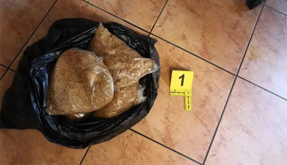 Zaplijenjeno više od 11 kilograma duhana na području Donjeg Miholjca. duhan, vrecici, ilustracija