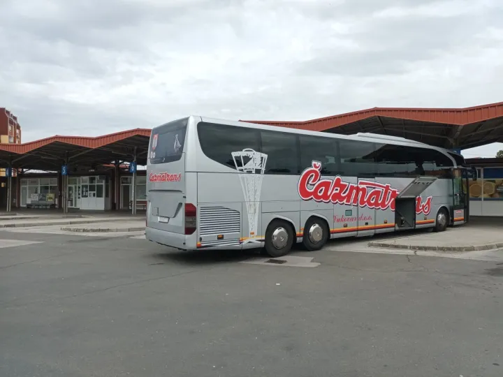 Čazmatransov autobus na kolodvoru u Vukovaru