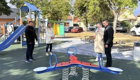 U Vrtnom naselju otvoreno jubilarno 50. dječje igralište u Vinkovcima, listioad 2025.