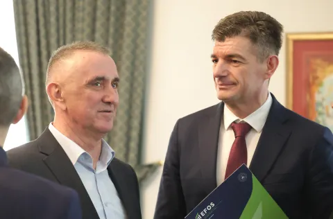 Osijek, 30. 01. 2025., Aula Rektorata, promocija knjige, Ekonomika prehrambene industrije, Dragan Kovačević - autor, Drago &Scaron;ubaric - prorektor; Boris Crnković - dekan EFOSSNIMIO BRUNO JOBST