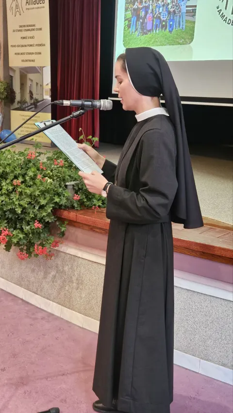 Đakovo15 godina udruge Amadeapredsjednica s. Amadea BirovljevićListopad 2025.