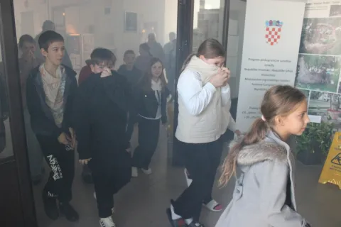 Vježba u školi u Gunjifoto: Općina Gunja