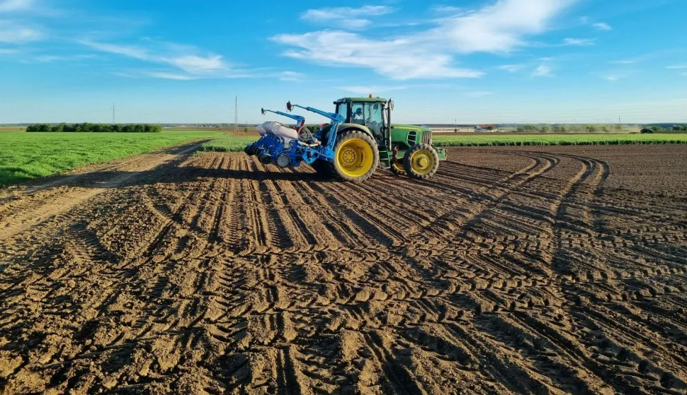 polje, traktor, oranje