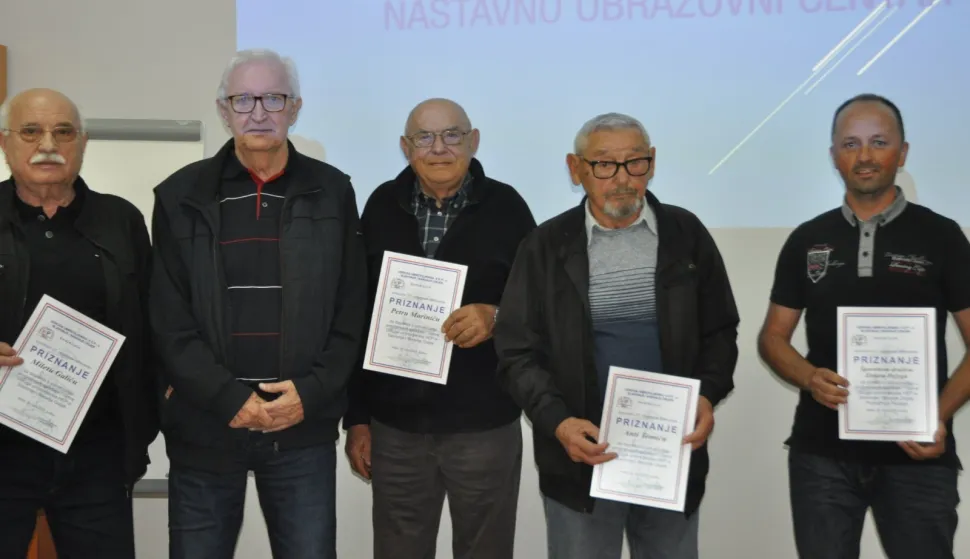 Udruga umirovljenika HEP-a Slavonije i Baranje svoju je 27. godišnjicu obilježila u dvorani u Nastavno-obrazovnom centru HEP NOC u Velikojlistopad 2025.