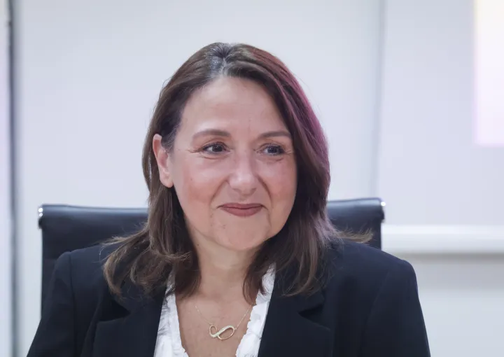 Zagreb, 02.10.2025.- Ministrica zdravstva Irena Hrstić, ravnatelj KBC-a Zagreb Fran Borovečki, te ravnatelj SAFU-a Dragan Jelić svečano su  potpisati Ugovor o dodjeli bespovratnih sredstava u okviru Poziva Kliničkom bolničkom centru Zagreb na izravnu dodjelu bespovratnih sredstava za III. fazu razvoja KBC-a Zagreb – opremanje medicinskom i nemedicinskom opremom u vrijednosti od gotovo 20 milijuna eura, osiguranih iz Nacionalnog plana oporavka i otpornosti. Na fotografiji Irena Hrstić.foto HINA/ Admir BULJUBAŠIĆ/ abu