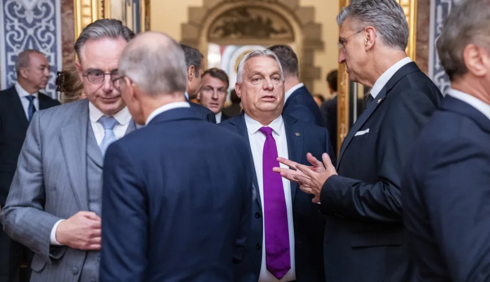 epa12420022 Hungary's Prime Minister Viktor Orban (C) talks to Croatia's Prime Minister Andrej Plenkovic (2-R) during an informal meeting of EU heads of state and government at Christiansborg Castle in Copenhagen, Denmark, 01 October 2025. EPA/IDA MARIE ODGAARD DENMARK OUT