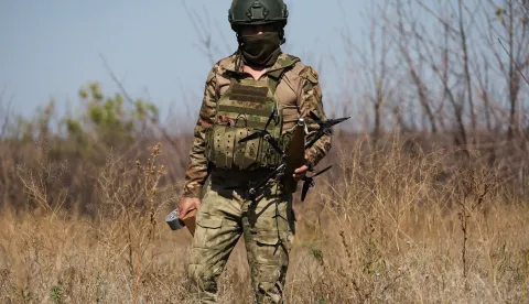 RUSSIA - SEPTEMBER 23, 2025: A serviceman with the 70th Motor Rifle Regiment, Dnepr Group of Forces, launches an FPV drone on the Zaporozhye front of the special military operation. Alexander Polegenko/TASS/Sipa USA Photo: Tass/SIPA USA