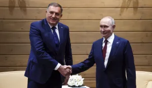 epa12426542 Bosnian Serb leader Milorad Dodik (L), serving as the 8th President of the Republika Srpska, and Russian President Vladimir Putin (R) shake hands as they pose for photos during a meeting on the sidelines of the Valdai International Discussion Club in Sochi, Russia, 02 October 2025 (issued 03 October 2025). EPA/MIKHAIL METZEL/KREMLIN POOL MANDATORY CREDIT