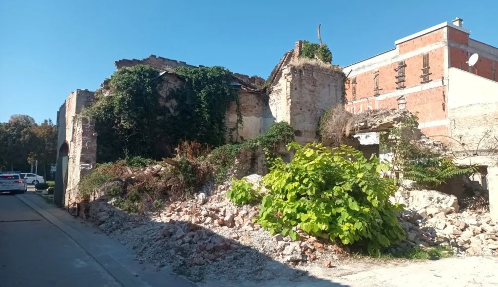 Ruševni objekt u centru Vukovara