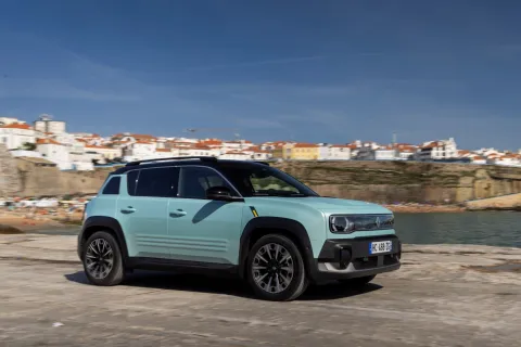 Renault 4 image bank media Test-Drive, on April 28th 2025 at Lisbonne, Portugal - Photo Cl&eacute;ment Choulot/DPPI