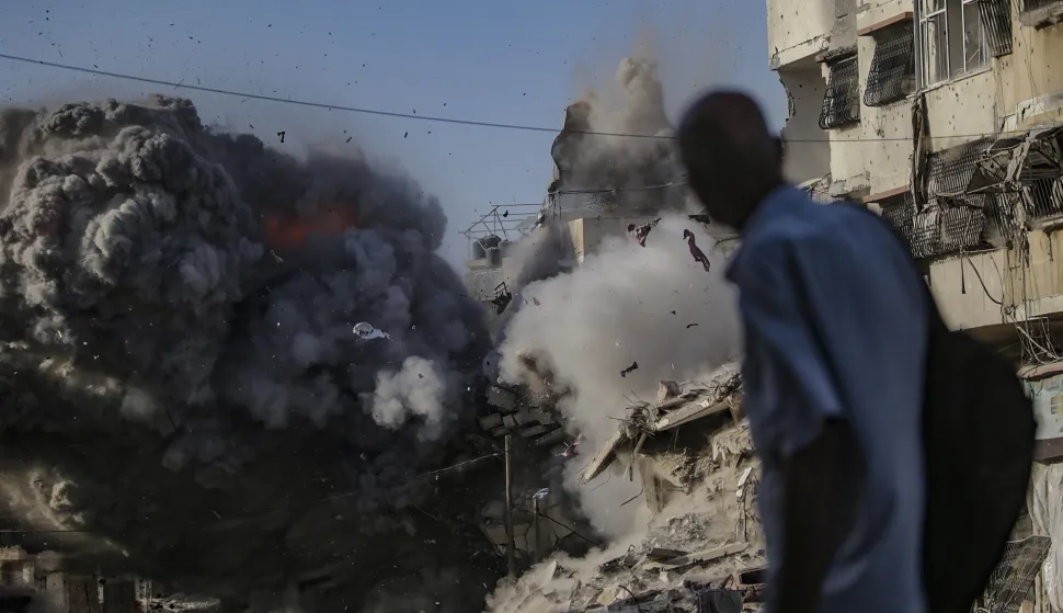 epa12428094 Smoke rises at the Al Harazin building following an air strike during an Israeli military operation in Gaza City, Gaza Strip, 03 October 2025. More than 66,000 Palestinians have been killed in the Gaza Strip since October 2023, according to the Palestinian Ministry of Health, and about 1,200 Israelis have been killed since the launch of an Israeli military campaign in response to a cross-border attack by Hamas on 07 October 2023. EPA/MOHAMMED SABER