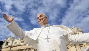 epa12420135 A handout photo made available by the Vatican Media of Pope Leo XIV greeting faithfuls during his weekly General Audience in St. Peter's Square, in Vatican City, 01 October 2025. EPA/VATICAN MEDIA HANDOUT HANDOUT EDITORIAL USE ONLY/NO SALES