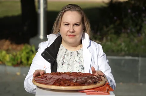 Osijek, 04. 10. 2025., Tvrđa, Rondel, Znanost u prolazu, Ines Lačanin - voditeljica mikrobiološkog laboratorija; konjetina u svinjskom mesu SNIMIO BRUNO JOBST