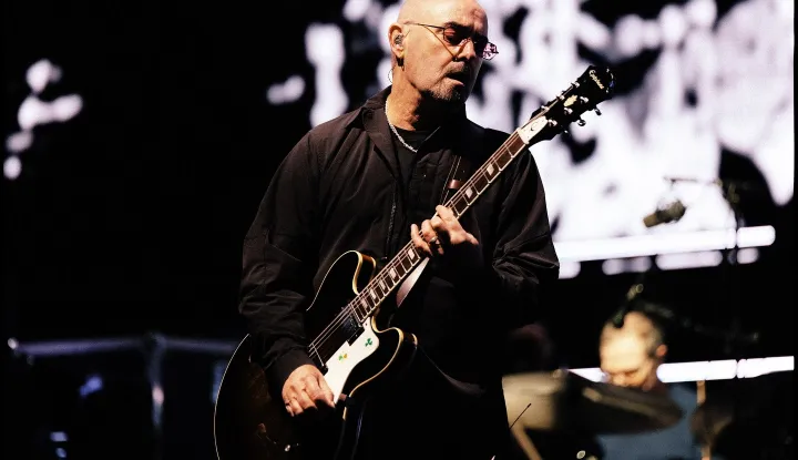 gitarist Oasisa Paul "Bonehead" Arthurs