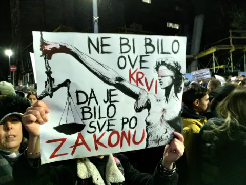 Beograd, 22.12.2024. - Tisuće ljudi okupilo se u Beogradu u nedjelju na zajedničkom prosvjedu studenata u jeku blokada više od 50 fakulteta kojima studenti zahtjevaju odgovornost vlasti za pogibiju 15 osoba na željezničkom kolodvoru u Novom Sadu i kaznenu odgovornost za nasilnike na demonstracijama diljem Srbije poslije novosadske tragedije. foto HINA/ Velimir ILIĆ/ ml