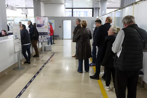 13.11.2023., Zagreb - Drzava izdaje narodne trezorske zapise koji se mogu kupiti u FINA-i. Prvi krug upisa krece u ponedjeljak, prinos je 3,75 posto. Trezorci ce se kupovati uz diskont, po cijeni od 963,95 eura za jedan zapis, a po dospijecu gradjani će dobiti 1000 eura za jedan zapis.  Photo: Goran Stanzl/PIXSELL