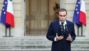 epa12426721 French Prime Minister Sebastien Lecornu delivers a statement at the Hotel Matignon in Paris, France, 03 October 2025, ahead of consultations with political parties before the announcement of the new government. EPA/ALAIN JOCARD/POOL MAXPPP OUT