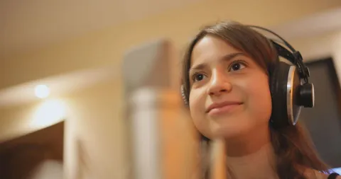 12-godišnja Eva Nenadić otpjevala pjesmu ‘’Prijateljstvo” na hrvatskom i njemačkom