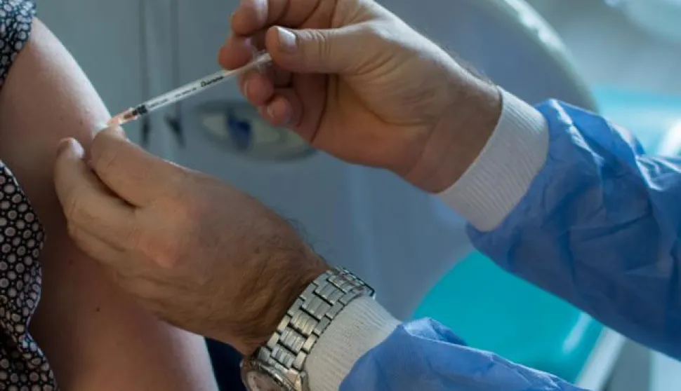 OSIJEK- 05.01.2021., Dom zdravlja Osijek, zapocelo cijepljenje zdravstvenih djelatnika protiv koronavirusa, cjepivo Pfizer za lijecenje bolesti COVID- 19.Foto: Andrea Ilakovac