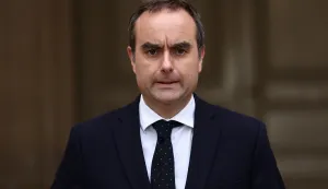 epa12434408 French outgoing Prime Minister Sebastien Lecornu delivers a statement at the Hotel Matignon in Paris, France, 06 October 2025. Lecornu presented his resignation to the French president on 06 October, shortly after his cabinet was unveiled and nearly a month after being appointed as prime minister. EPA/STEPHANE MAHE/POOL MAXPPP OUT
