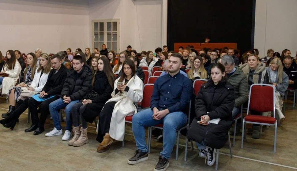 Dodjela stipendija Grada Vukovara srednjoškolcima i studentima prošle godine