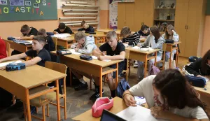 Osijek, 08. 09. 2025., O&Scaron; Vijenac, prvi dan &scaron;kole, učenici, učenik, &scaron;kolarci, &scaron;kolarac, prva&scaron;ić, prva&scaron;ići, početak &scaron;kolske godine; &scaron;kolska godina 2025/26, učenje; pisanje; &scaron;kolska klupa; učionica, razredSNIMIO BRUNO JOBST